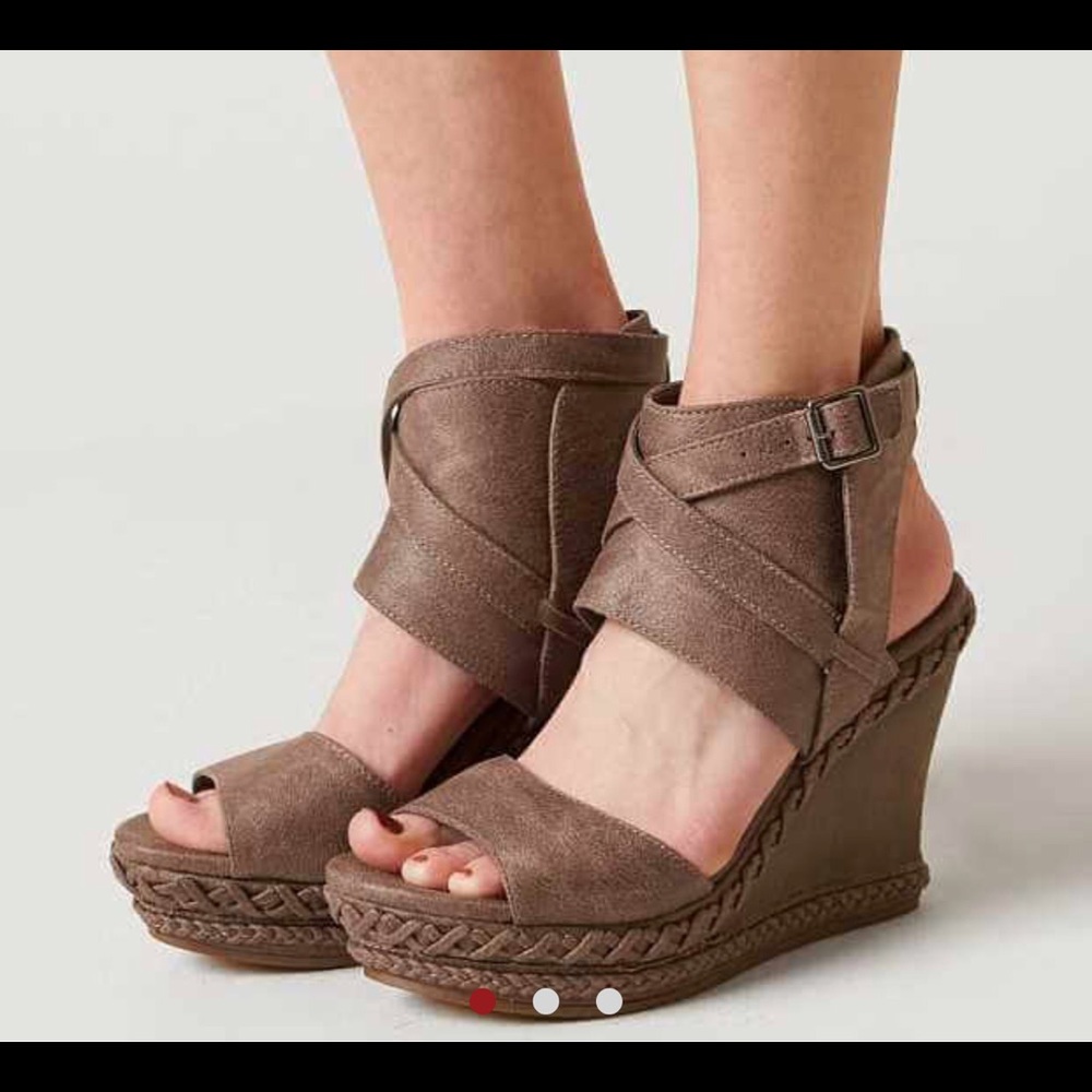 Not Rated Lubbock Wedge Sandal grey